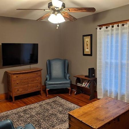 Large Bakery Apartment - Central Downtown Location Fredonia Екстериор снимка