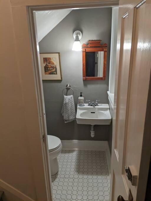 Large Bakery Apartment - Central Downtown Location Fredonia Екстериор снимка