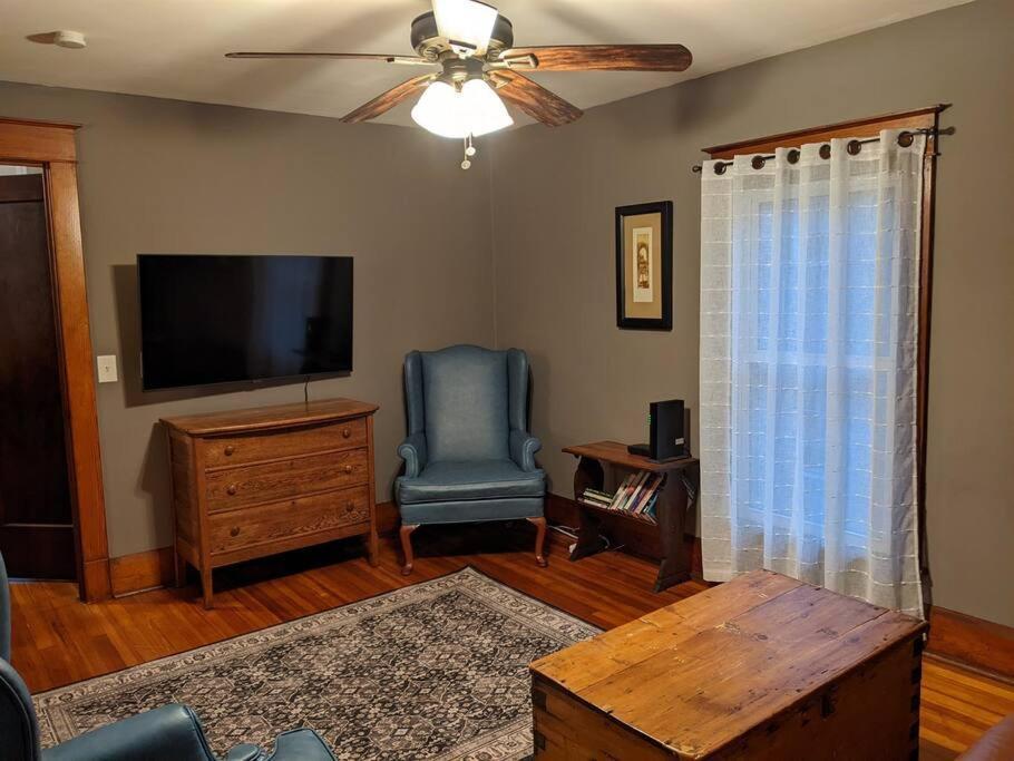 Large Bakery Apartment - Central Downtown Location Fredonia Екстериор снимка