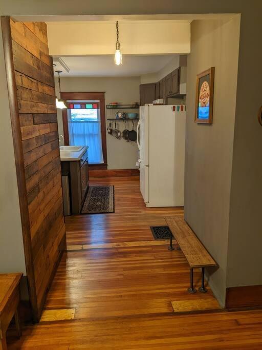 Large Bakery Apartment - Central Downtown Location Fredonia Екстериор снимка